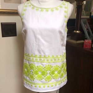 Vineyard vines embroidered top Sz 2